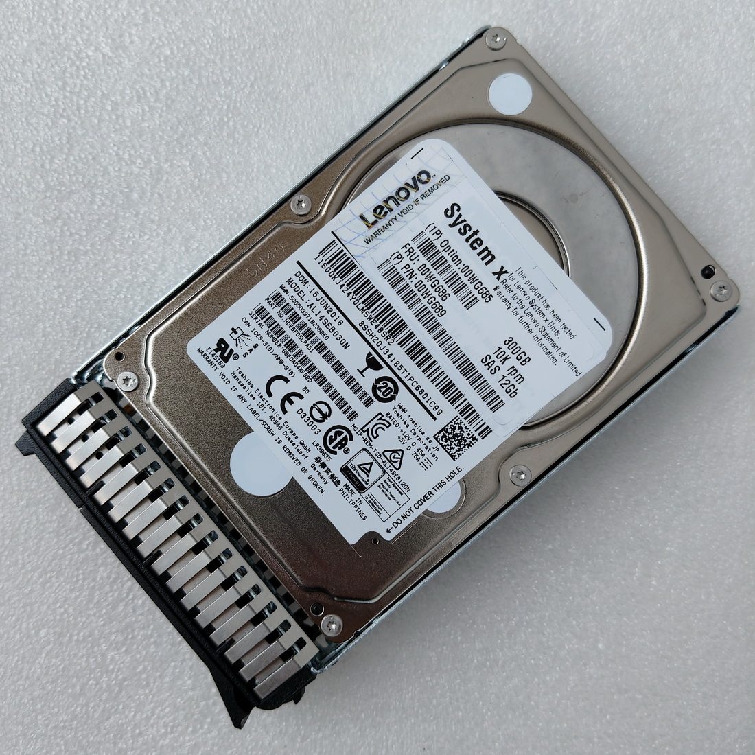 联想 00WG686 00WG685 12Gb 300G X3850X6 X3650M5 2.5寸SAS硬盘