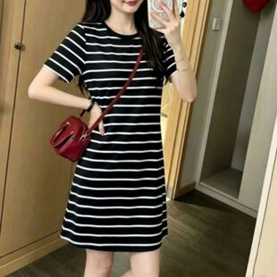 女士气质减龄休闲圆领连衣裙裙宽松横条纹夏季洋气中长款连衣裙