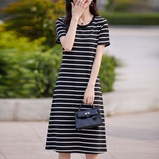 洋气夏季宽松中长款横条纹连衣裙女士减龄气质休闲圆领短袖过膝裙