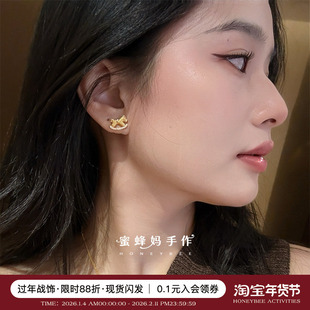 蜜蜂妈手作 不对称金色钱币摇摇木马小耳钉女本命年AB款新年耳饰