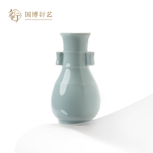 中国国家博物馆龙泉窑炫纹贯耳壶