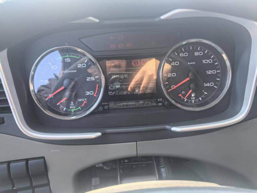 4月11日通化市吉E83886解放牌H12重型厢式货车网络拍卖公告