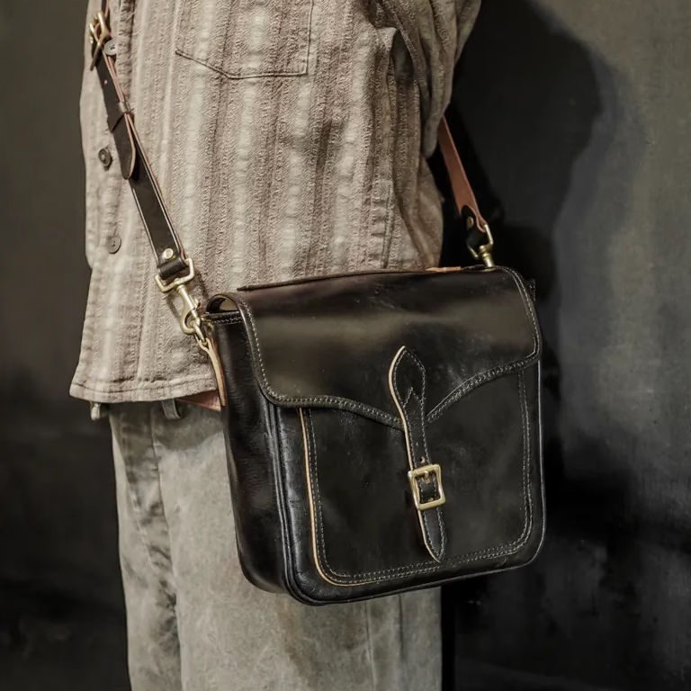 台湾Heyou Haversack植鞣牛皮斜跨小方包男通勤复古手作单肩包女