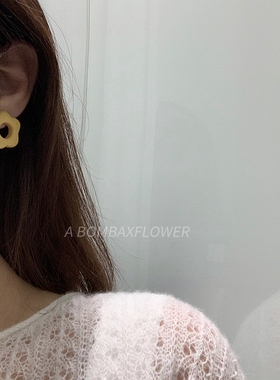 春夏黄色小花耳钉复古亚克力