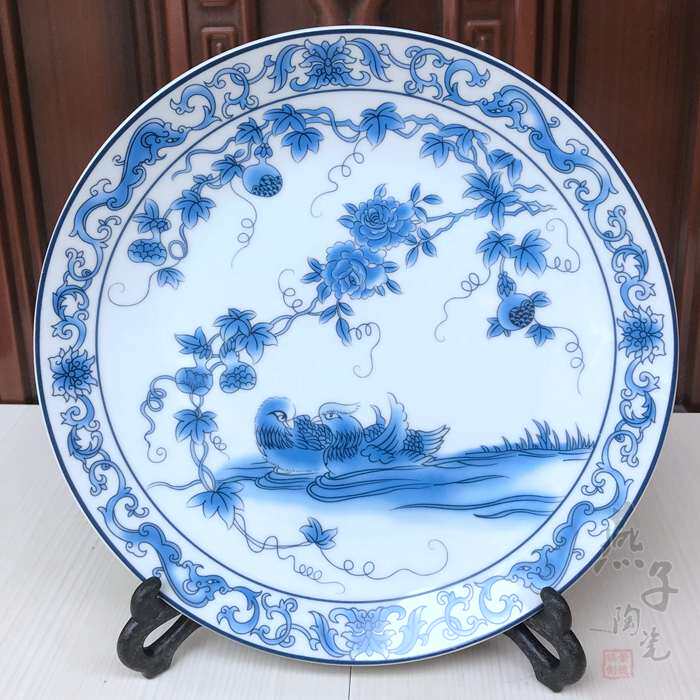 훌륭한 가치 JINGDEZHEN 도자기 파란색과 흰색 장식 도자기 접시 앉아 접시 교수형 접시 만다린 오리 물놀이 거실 장식품