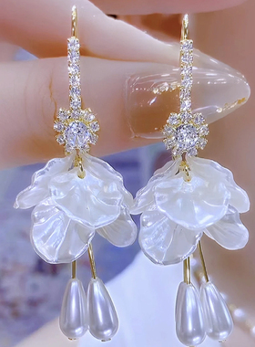白色花瓣气质珍珠流苏镶钻甜美耳环新款S925纯银针高级感耳钩耳饰