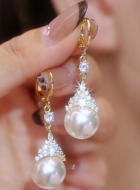 时尚复古白色珍珠镶钻皇冠耳扣新款S925纯银针温柔港风女耳环耳饰