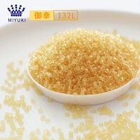 Светло-желтый