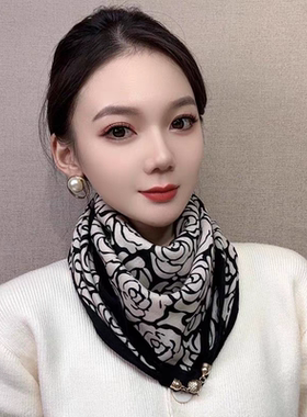 2025新款高级感三角巾时尚磁吸扣小方巾秋冬保暖围脖围巾女丝巾女