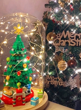 蔡徐坤马特城堡森宝玻璃罩圣诞树