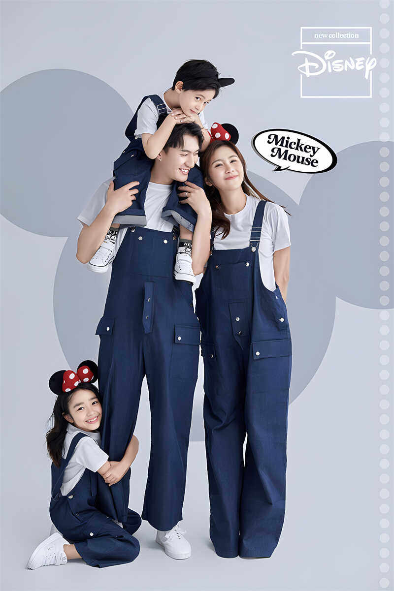 一家四口牛仔背带裤可爱拍照服饰