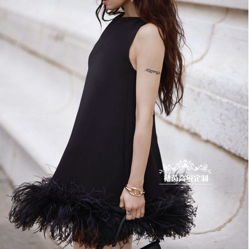 高端定制欧美街拍时装周黑色无袖拼接羽毛连衣裙女中款宽松摩登夏