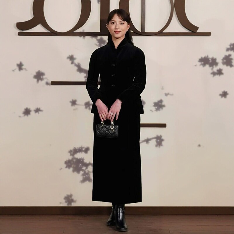 轻熟高级感OL复古黑色丝绒套装女