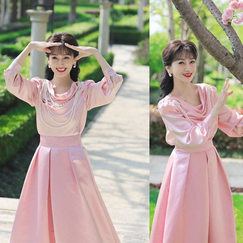 高端定制明星赵雅芝同款浅粉色真丝上衣+缎面半裙时尚赫本套装裙