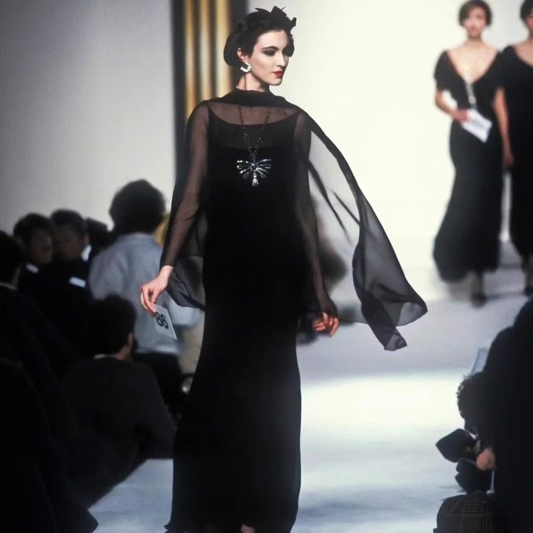 高级私人定制黑色桑蚕丝礼服法式气质网纱透视披肩吊带百搭连衣裙