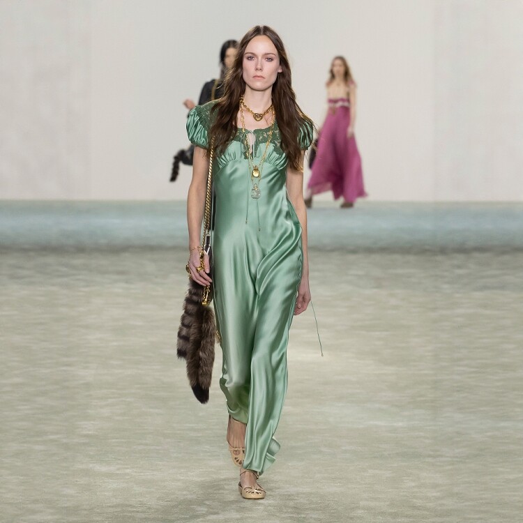 高端定制秀场同款蕾丝拼接真丝丝绸绿色连衣裙长款宽松少女风礼服