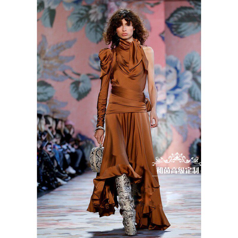 高端定制走秀同款大牌不规则咖啡色真丝单肩袖礼服裙中长款长裙新