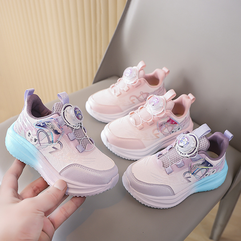 优选新款女童卡通玩偶运动鞋年夏新款双色底皮面休闲鞋碳板鞋跑步