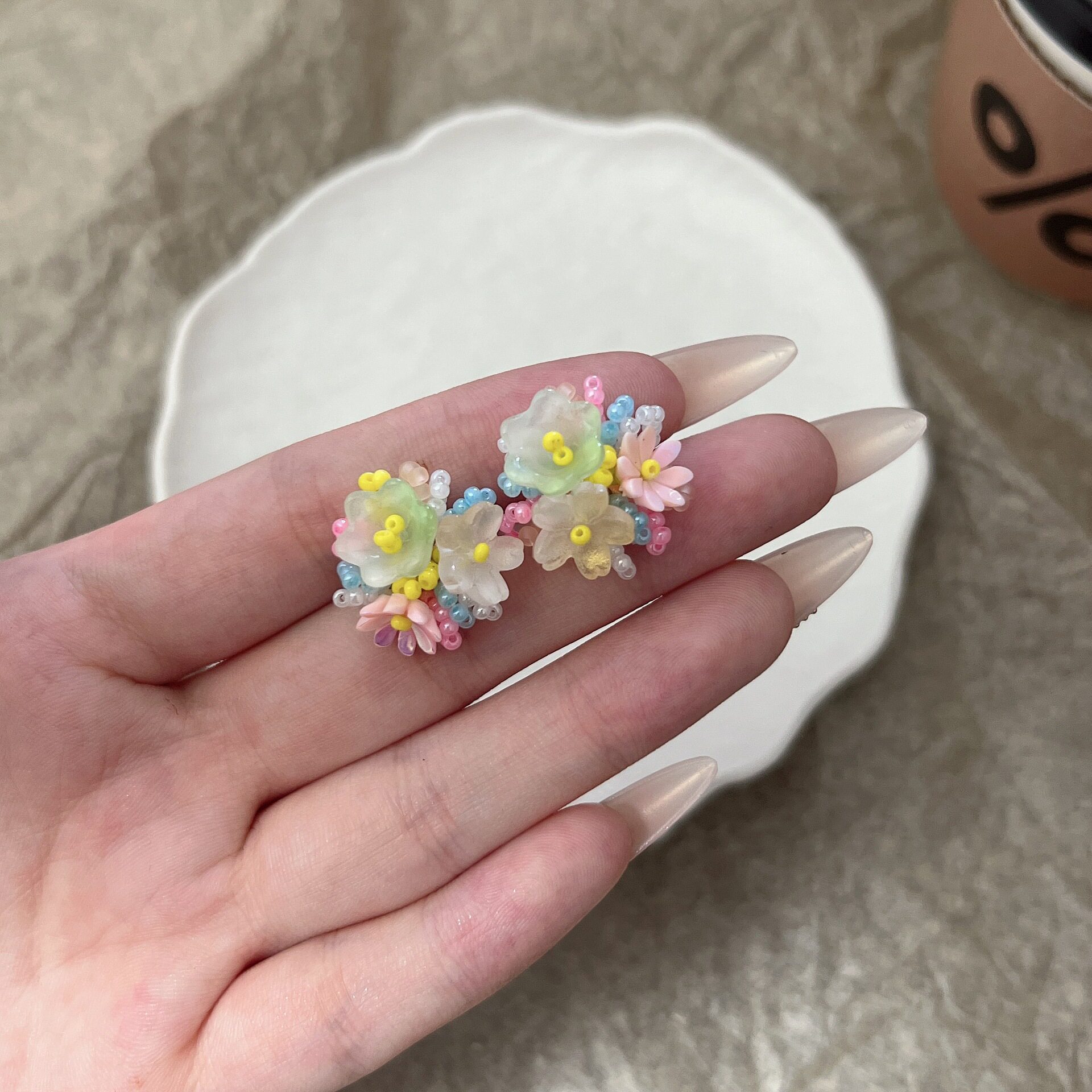 撤柜法式清新温柔多巴胺彩色花朵耳钉夏季简约海边度假风氛围感耳
