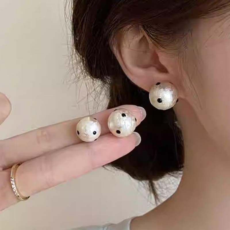 撤柜法式波点棉花珍珠耳钉女轻奢气质小众设计耳环新款高级感耳饰