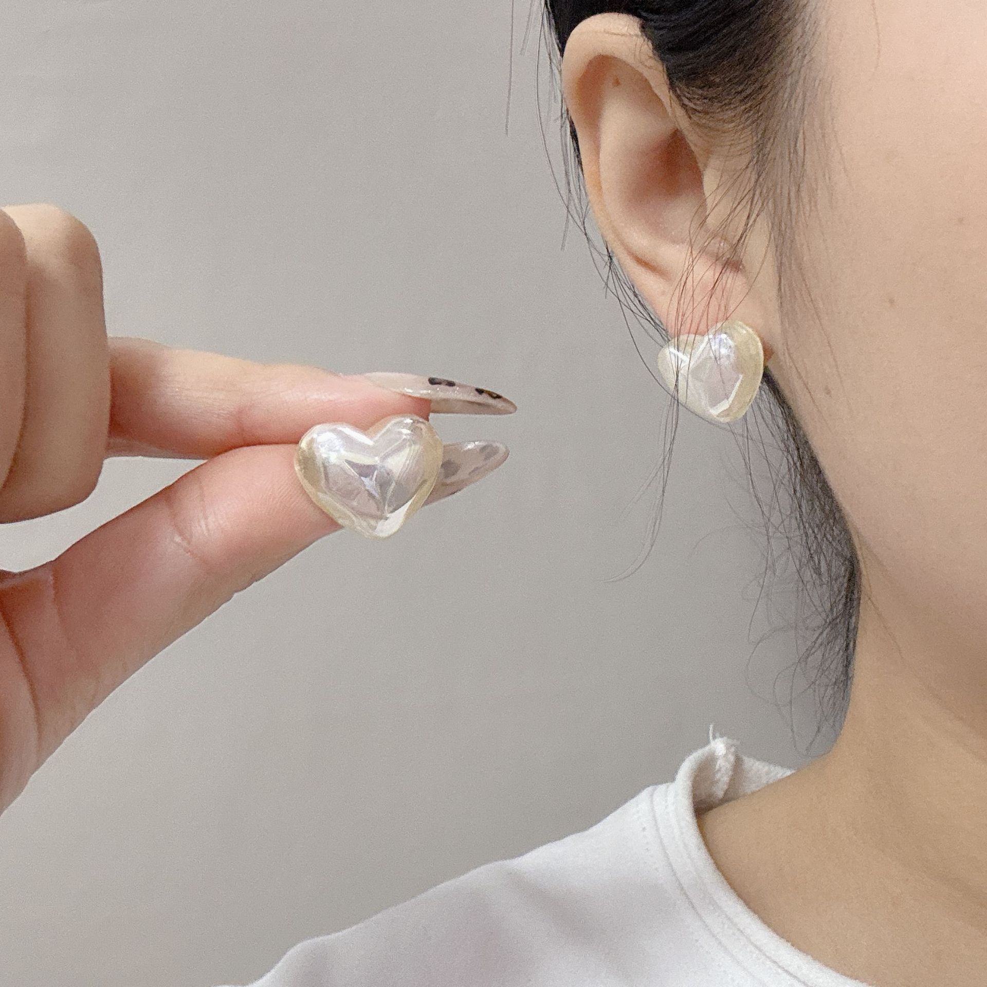 德国法式复古人鱼姬超亮炫彩马贝仿珍珠通体简约时尚耳钉日常简约