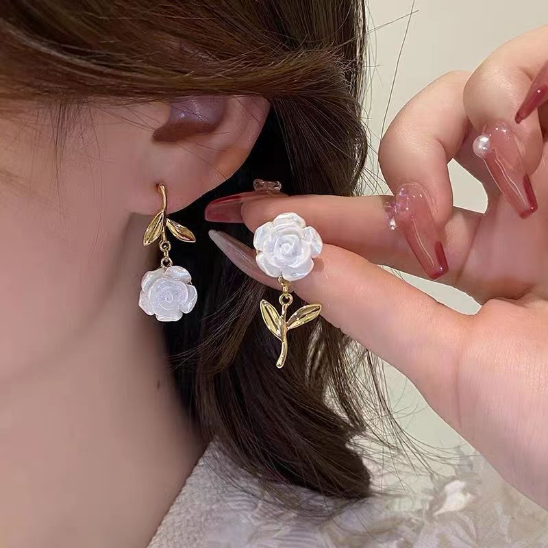 德国白玫瑰花朵耳环复古小众设计感高级耳饰年新款潮耳钉仙女耳坠