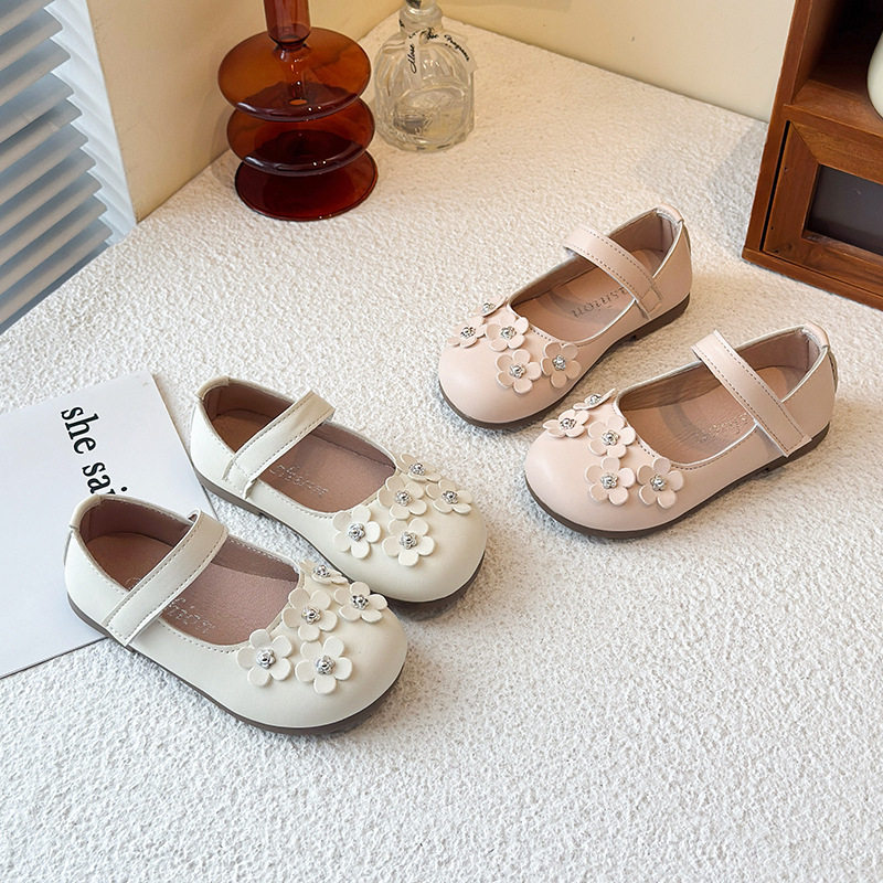 进口女童小皮鞋时尚小花朵平底鞋小女孩纯色公主鞋软底舞蹈鞋