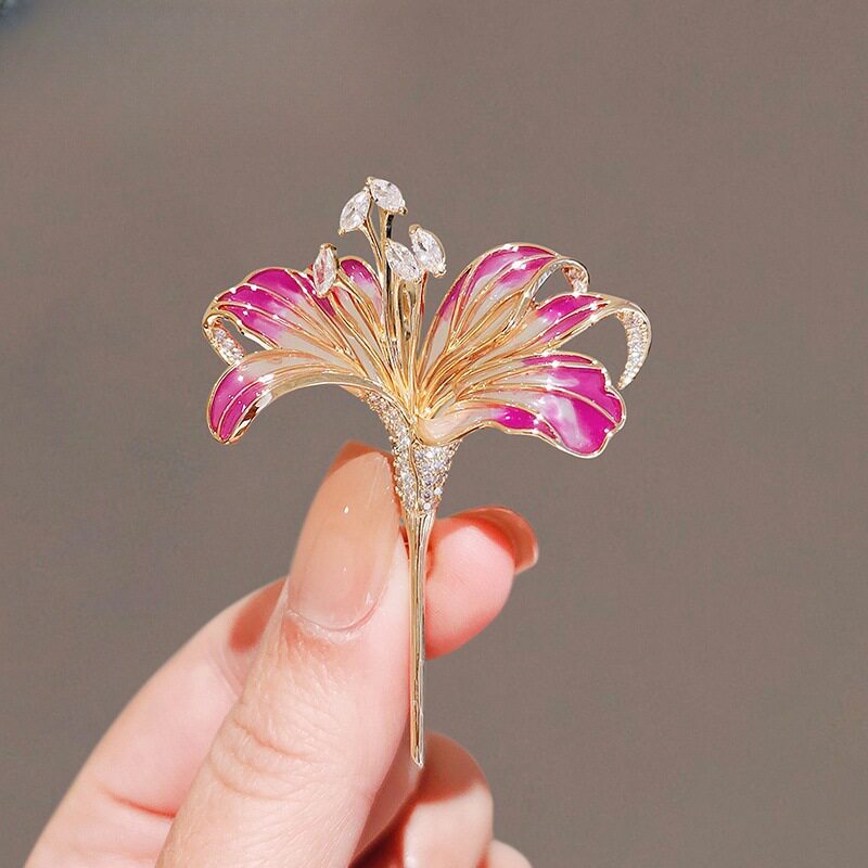 撤柜新款气质百合花朵胸针优雅复古珐琅小众胸花西装大衣配饰别针
