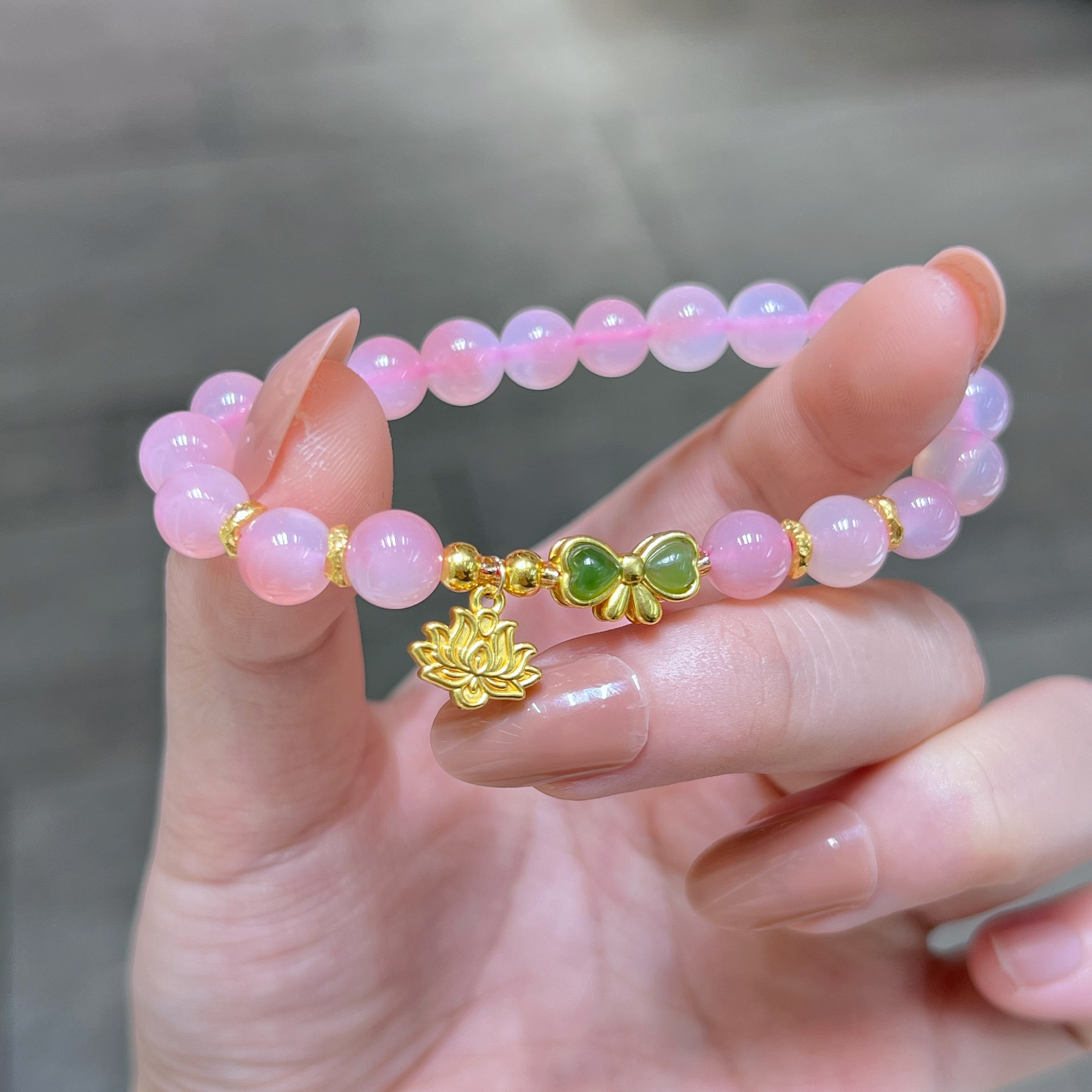 水贝黄金珠宝足金盘缠18k金莲花蝴蝶结碧玉盐源粉玛瑙手串