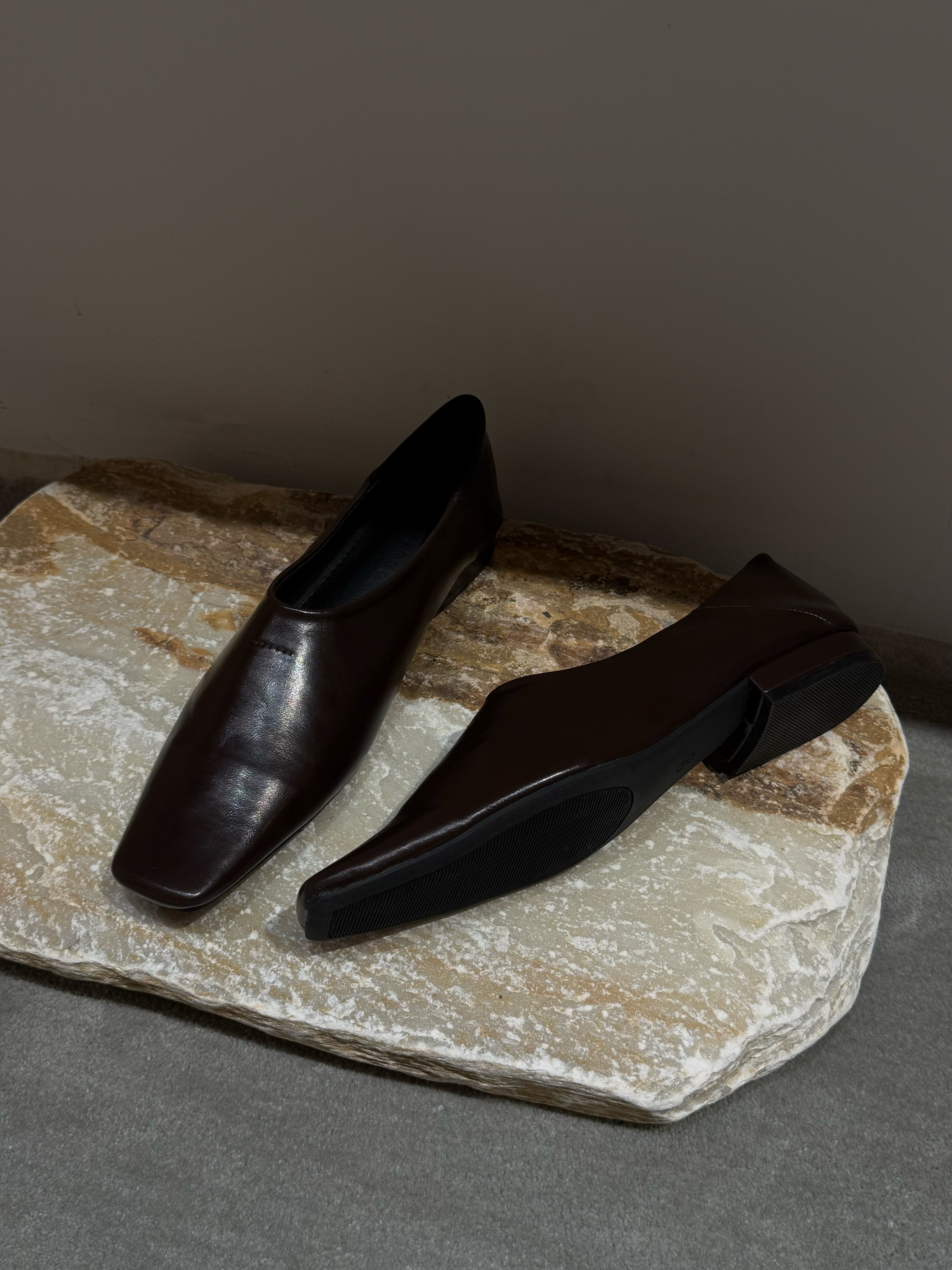 山阶 小众极简单鞋 博主通勤平底鞋方头小皮鞋复古百搭春秋冬女鞋