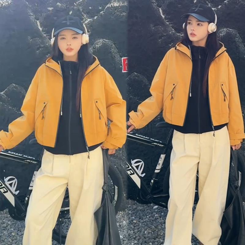 气质冲锋衣女2025秋冬新款连帽防风加绒卫衣百搭工装外套两件套潮