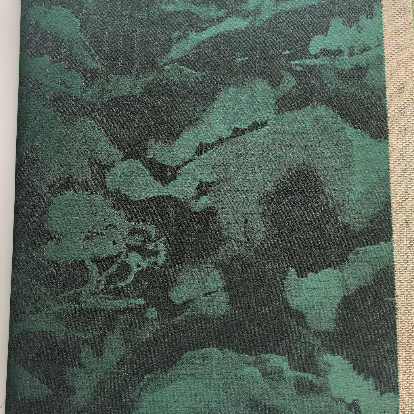 新中式国风绿色迷彩丝巾披肩面料布料无缝壁布墨绿抽象山峦云朵