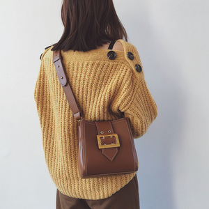 百搭锁扣水桶包