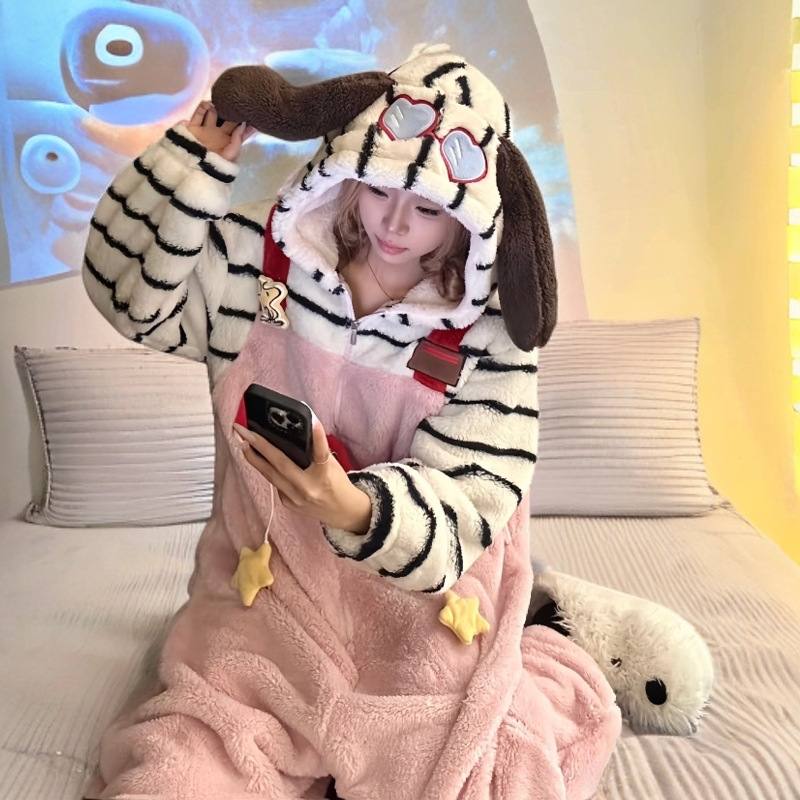 史努比睡衣女款秋冬季连体珊瑚绒加厚卡通可爱小狗套装衣服可外穿
