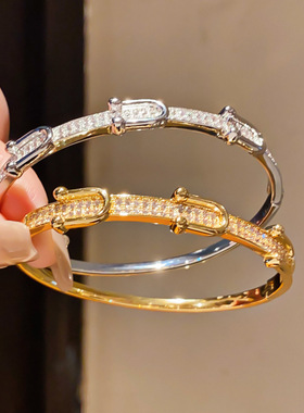 18k真金电镀轻奢风锆石字母手镯时尚通勤百搭手环小众感手饰
