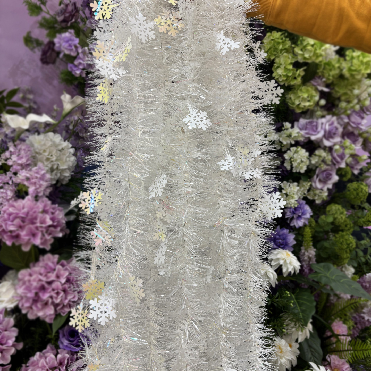 北欧雪花片毛条圣诞树拉花彩带圣诞节店铺活动场景装饰布置茜草
