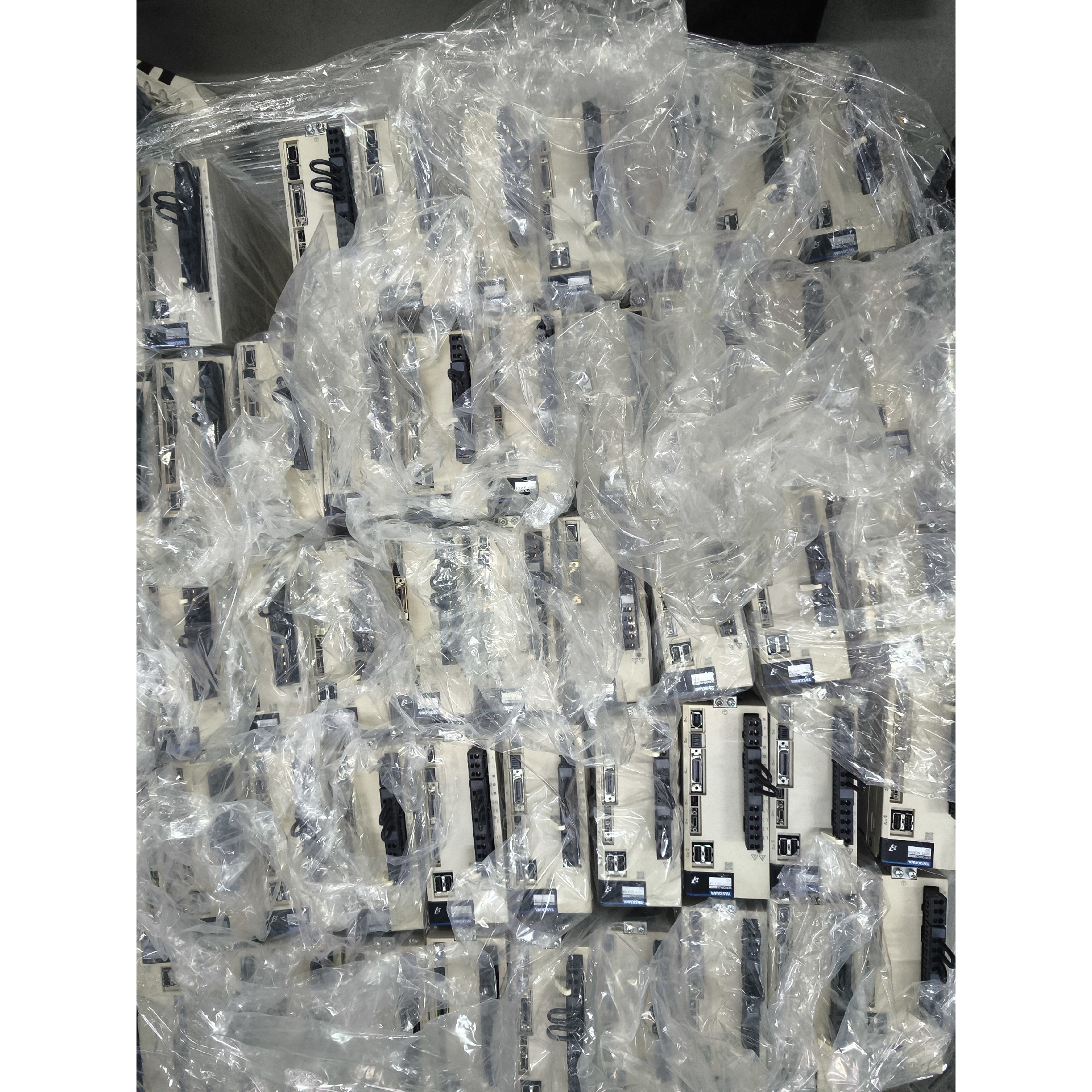 YASKAWA安川7代伺服驱动器SGD7S-5R5A01A0 议价 维修