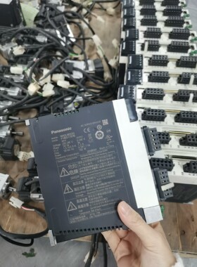 松下A6伺服套装驱动器MADLN05SG电机MSMF5A 议价 维修