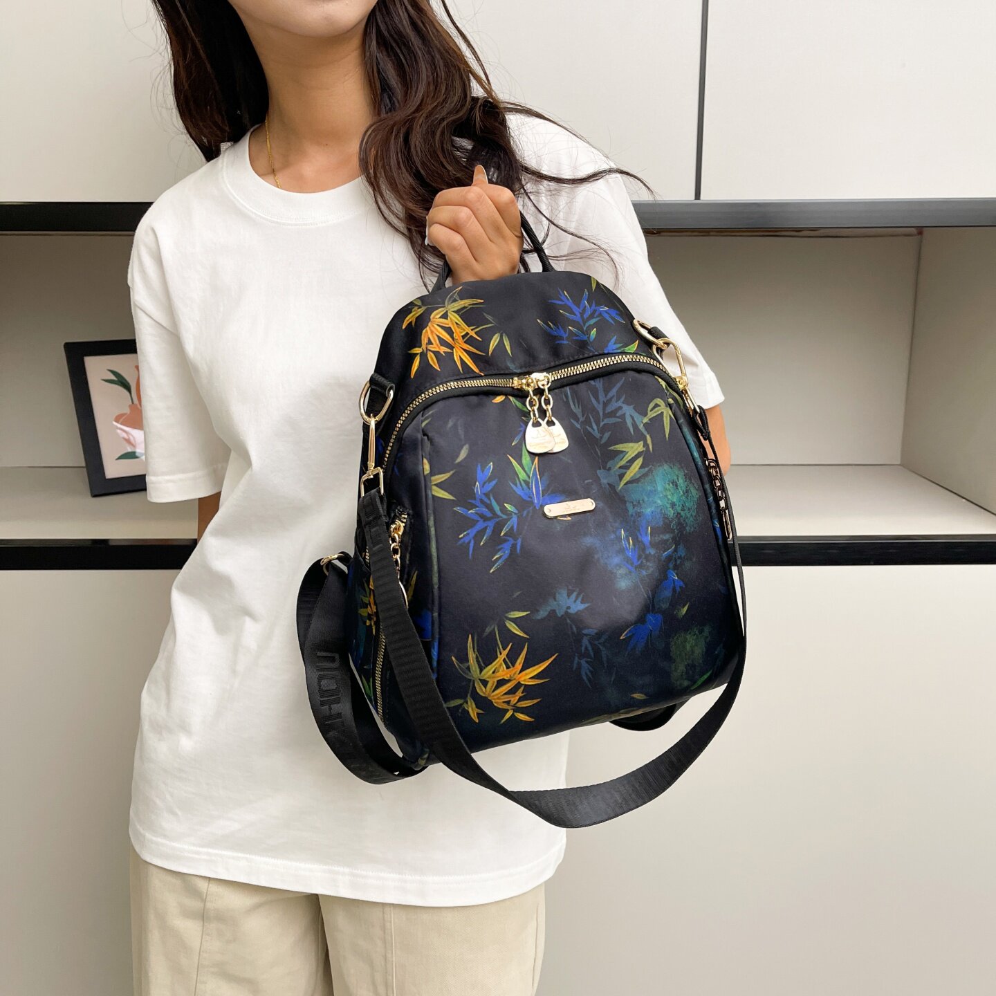 红鹮鸟双肩包女2025潮外出旅游轻便背包时尚防水高级感单肩包