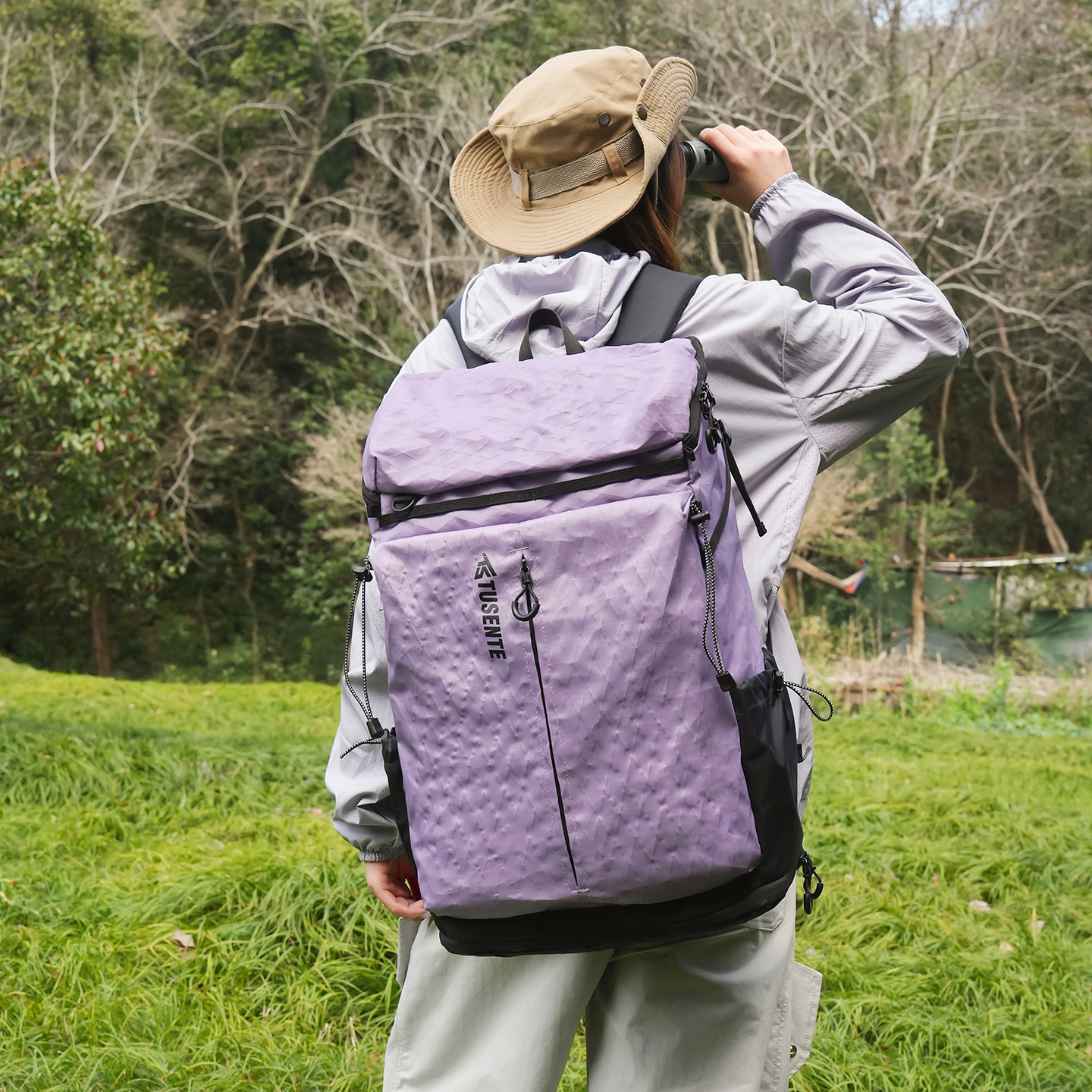红鹮鸟轻量大容量登山双肩包
