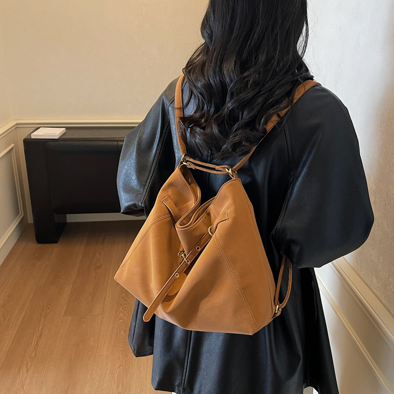 红鹮鸟包包女大容量2025秋冬休闲单肩斜挎通勤软PU双肩背包