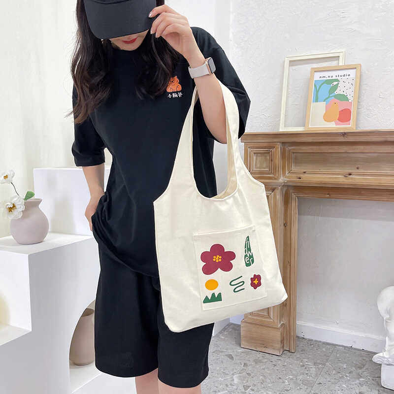 学生帆布包2024新款潮斜挎日系单肩包女韩版百搭学生上课手提书袋