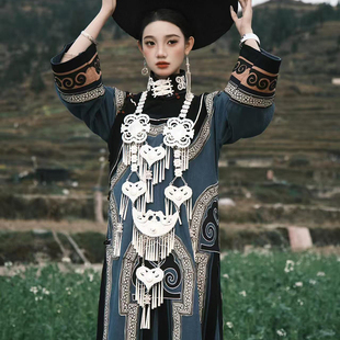 墨绿色彝族服装女云南大凉山彝族火把节演出服清冷感棉麻上衣长裙