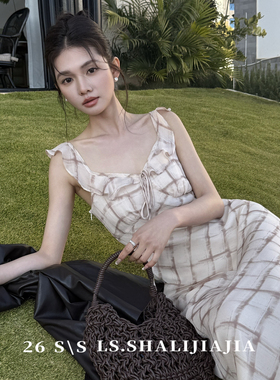 LS-26年早春上新温柔荷叶边V领设计感松弛度假风连衣裙61318