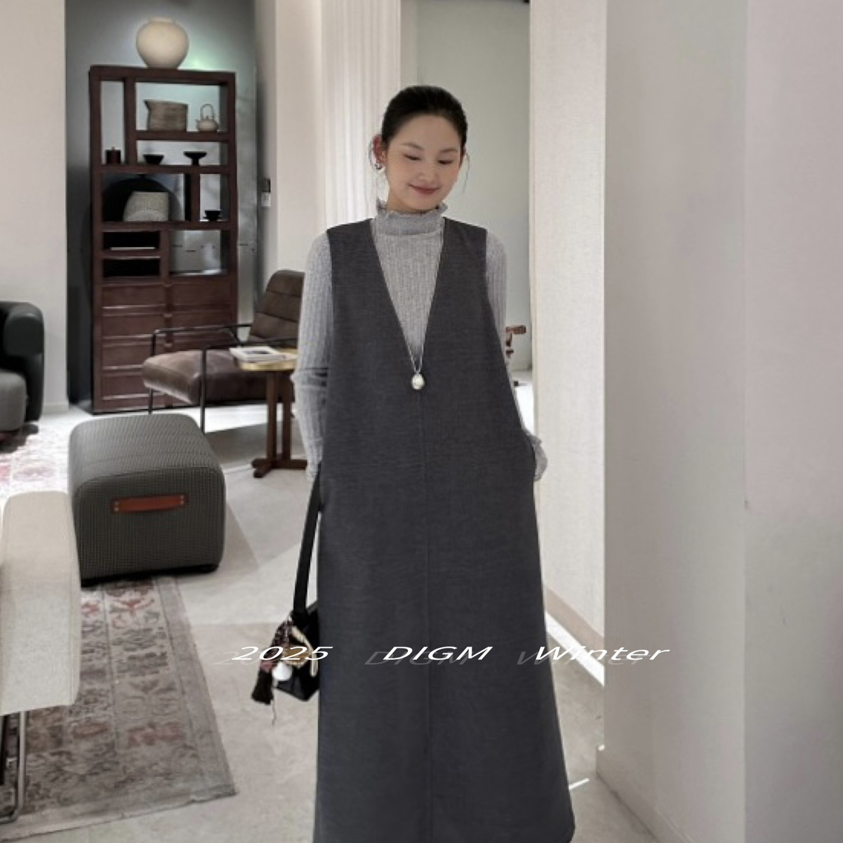 DIGM-冬上新极简高级感纯色V领加厚宽松显瘦背心连衣裙A19270