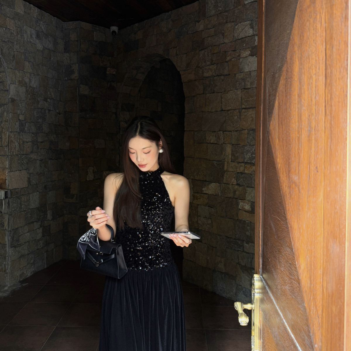 YOOMINI-绒收腰弹力轻奢高级感优雅礼裙2025秋冬连衣裙M60169-DSW