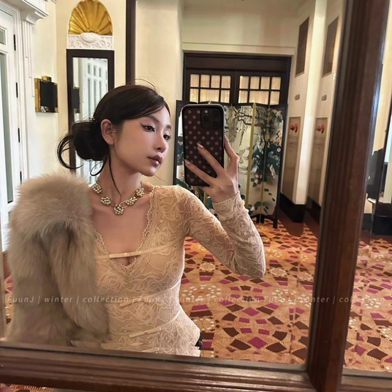 Simida斯密达-皮毛搭子设计感v领蝴蝶结蕾丝加绒打底打底衫X8205