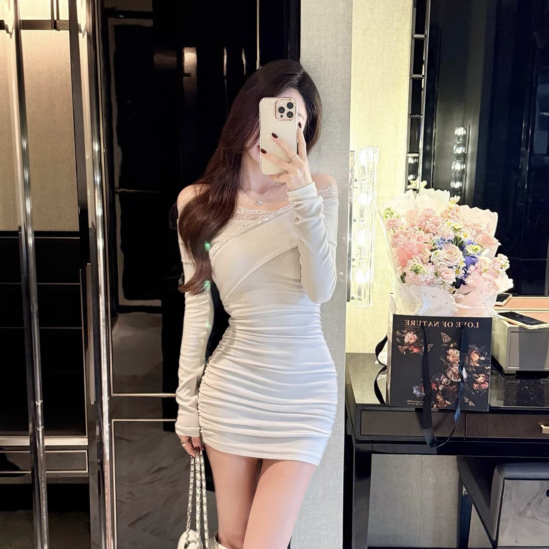 SAVAGE-气质小女人交叉一字领蕾丝拼接修身显瘦包臀连衣裙A20159