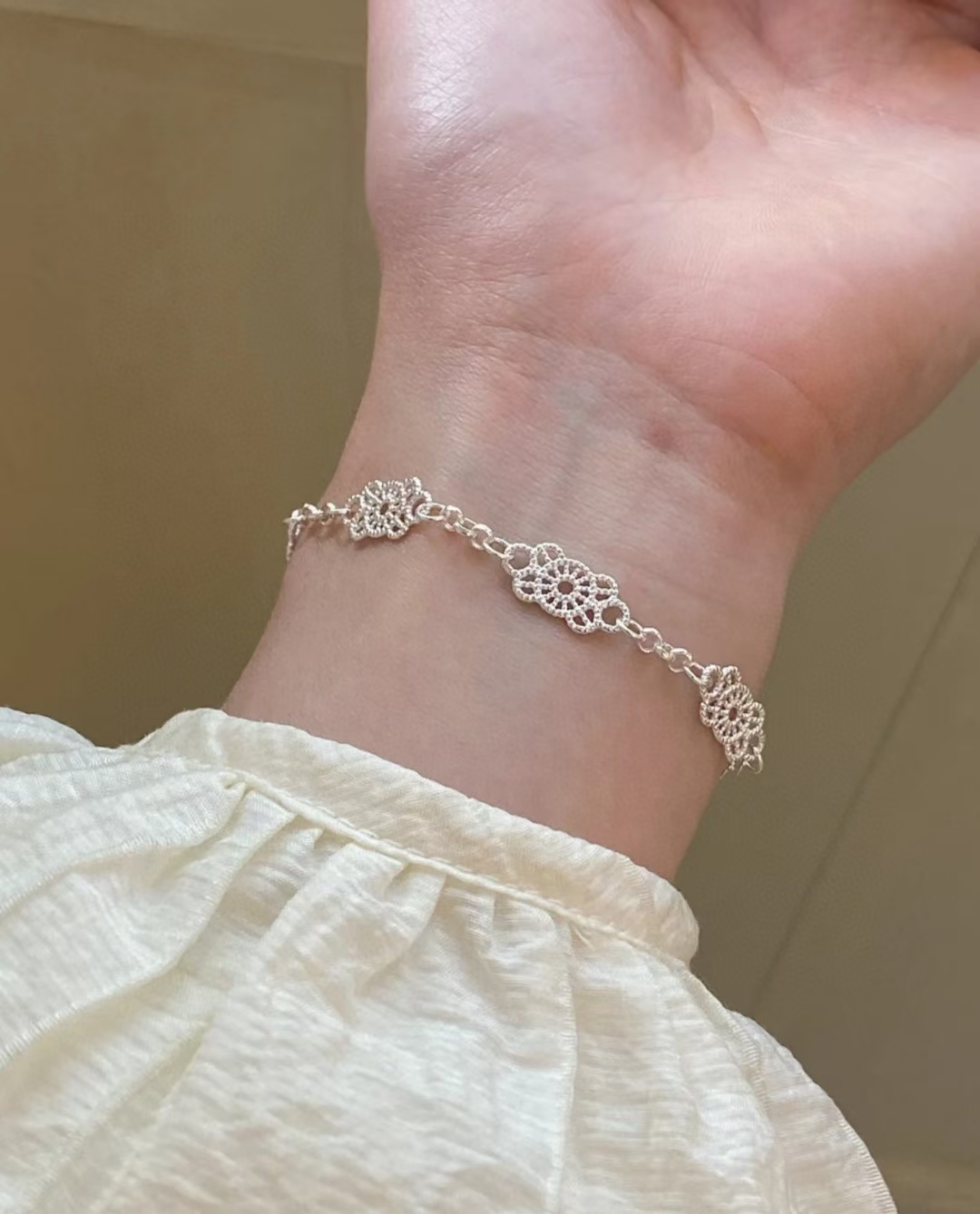 足银999纯银女款重工轻奢镂空蕾丝甜美超仙手链送闺蜜女友情人节
