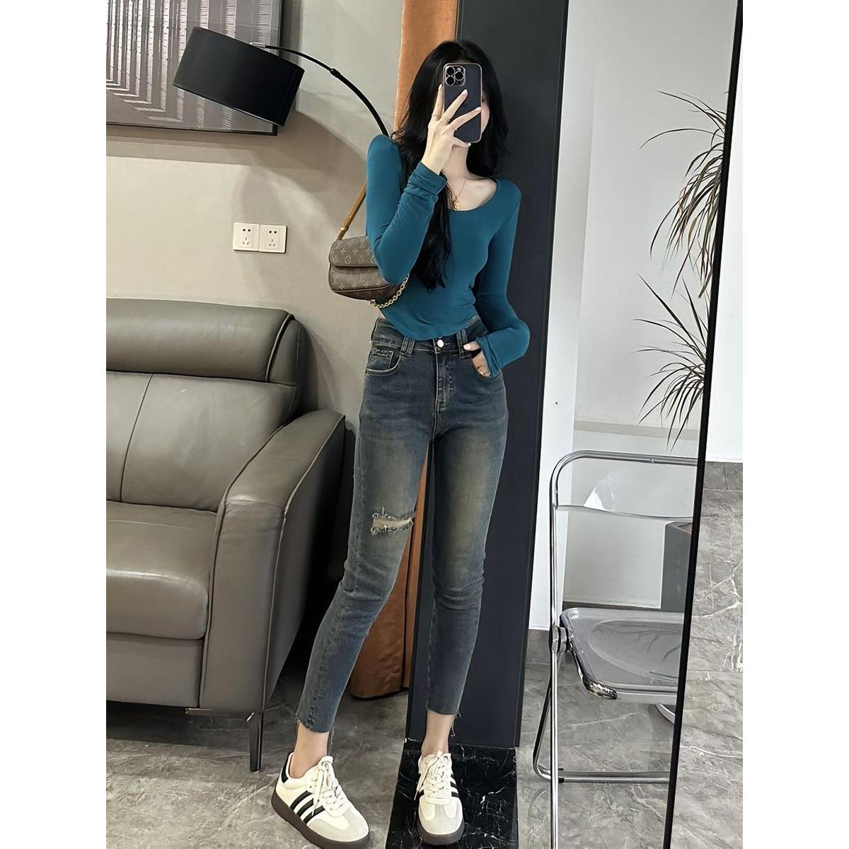 湖蓝色低圆领打底衫2025新款女秋